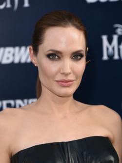 Angelina+Jolie+Maleficent+Premieres+Hollywood+7JLScfcwEUEl
