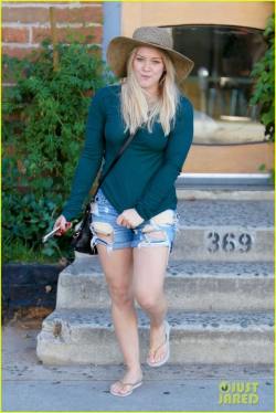 hilary-duff-lunch-closed-los-angeles-04-468x700