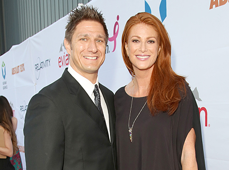 1417896857_angie-everhart-marries-carl-ferro_1