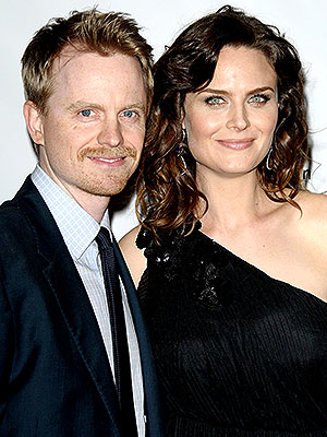 emily-deschanel-300x400