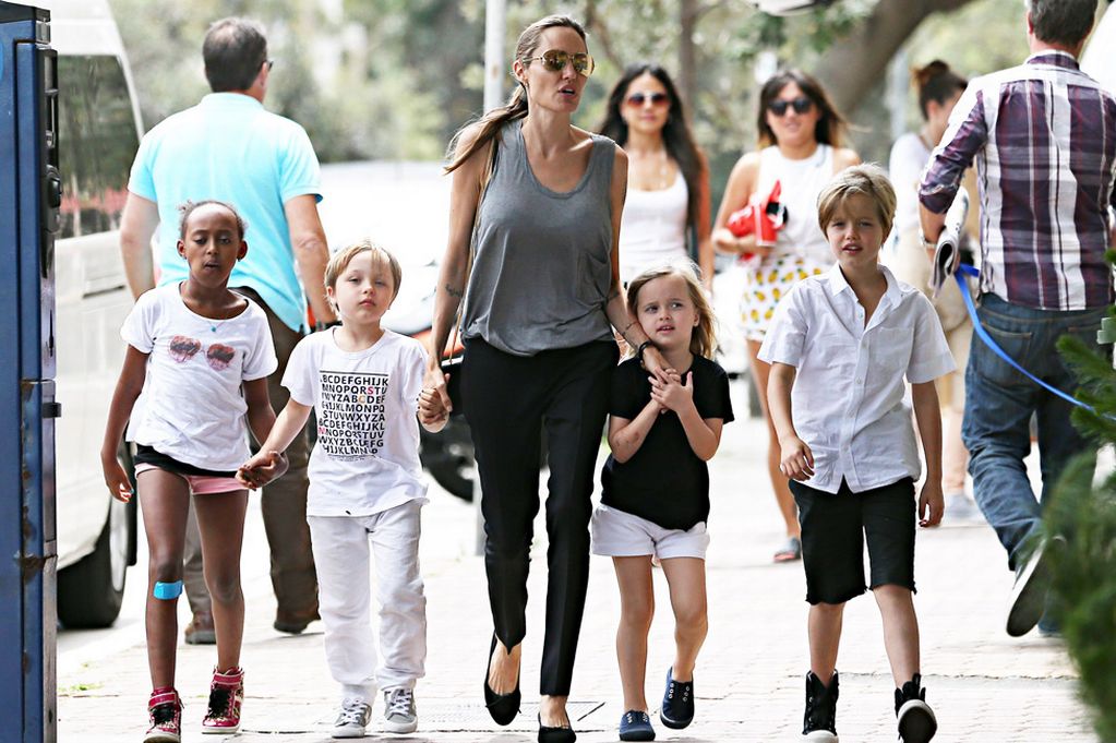 Angelina-Jolie-and-kids
