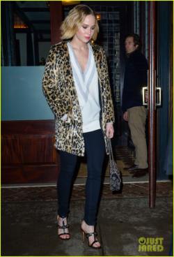 jennifer-lawrence-is-ready-for-a-night-out-in-new-york-01-476x700