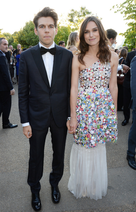 keira-knightly-and-james-righton-the-serpentine-gallery-summer-party-couple-cute-husband-multi-coloured-dress-handbag