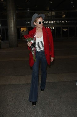 Diane_Kruger_Arrives_at_Los_Angeles_International_Airport_April_15-2015_040-465x700