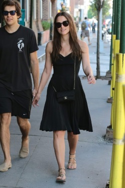 Keira_Knightley_Out_and_about_in_New_York_-_August_26-2015_034-467x700
