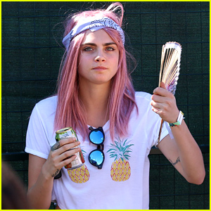 cara-delevingne-shows-off-new-pink-hairdo
